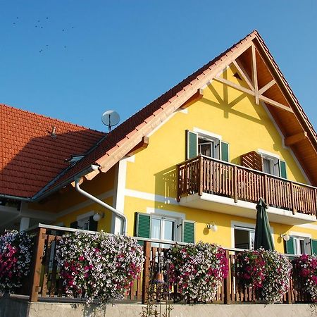 Weingut-Gaestehaus Birnstingl 게믈리츠 객실 사진